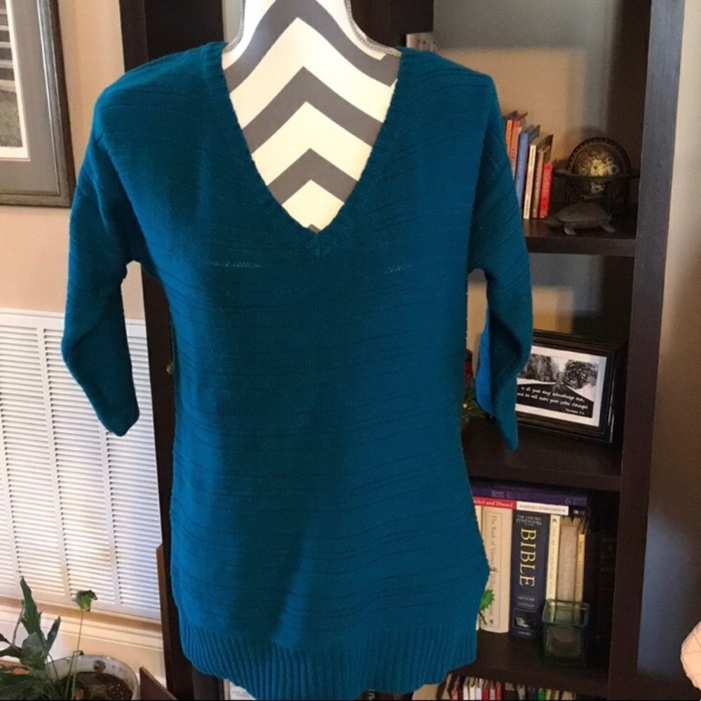 AB Studio Blue Keyhole Sweater MEDIUM - Picture 2 of 5